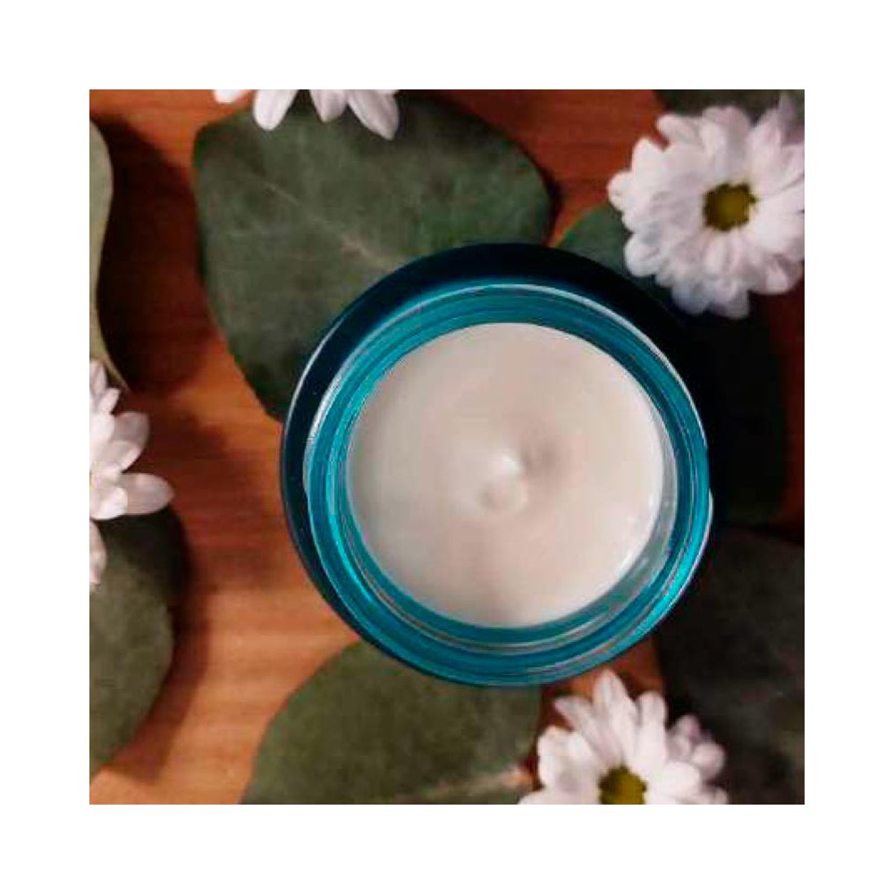 Crème anti-âge à l’acide hyaluronique et au CBD